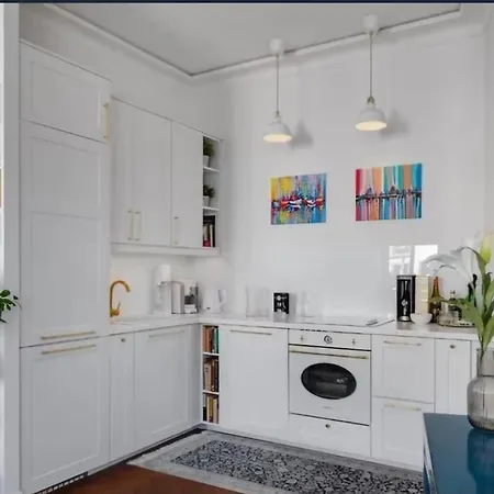 Luxury In Center Town! דירה פוזנן