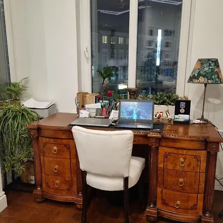 דירה Luxury In Center Town! *