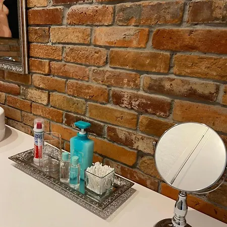 Luxury In Center Town! Apartment *